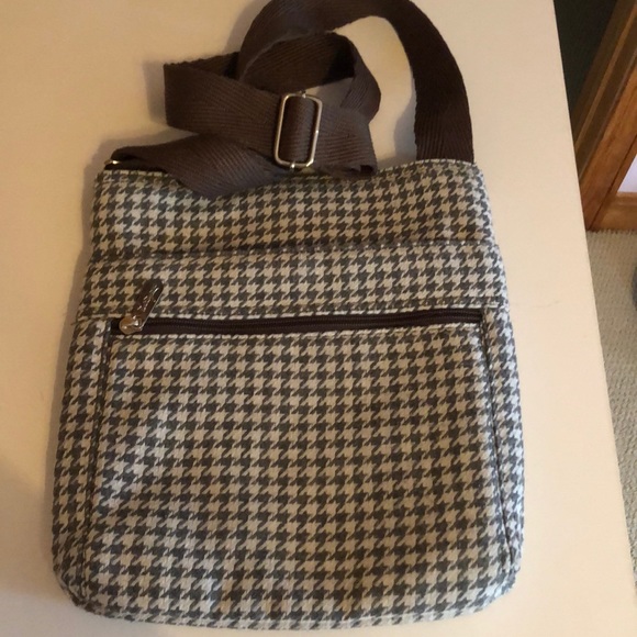 thirty-one Handbags - Thirty one brand crossbody bag